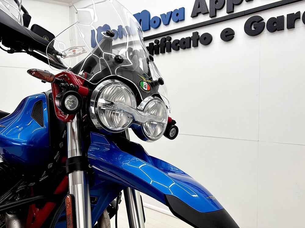 Moto Guzzi V85 TT Evocative Graphics (2021 - 23) (11)