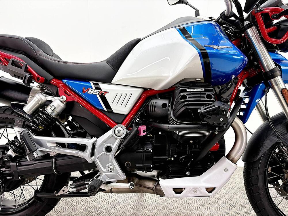 Moto Guzzi V85 TT Evocative Graphics (2021 - 23) (8)