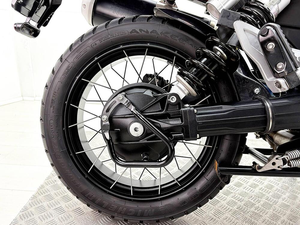 Moto Guzzi V85 TT Evocative Graphics (2021 - 23) (6)