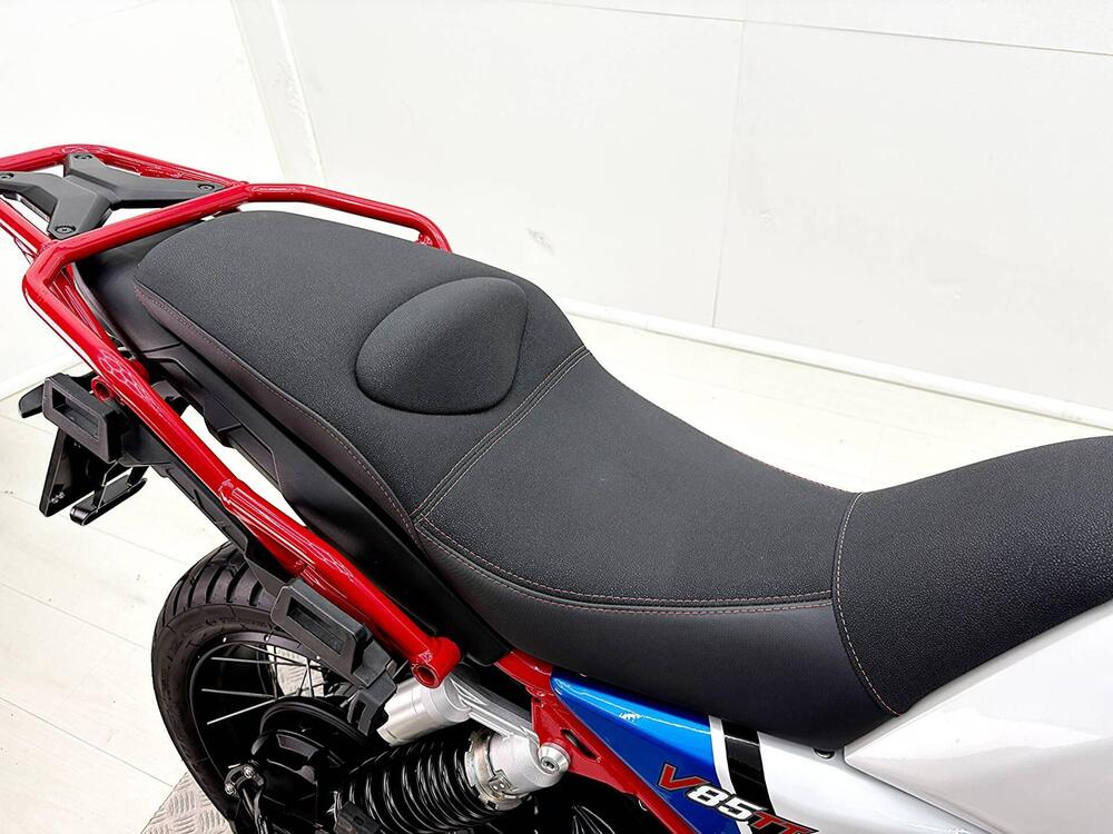 Moto Guzzi V85 TT Evocative Graphics (2021 - 23) (18)