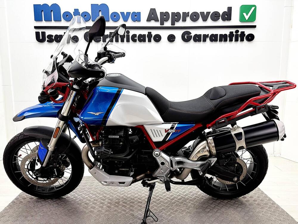 Moto Guzzi V85 TT Evocative Graphics (2021 - 23) (2)