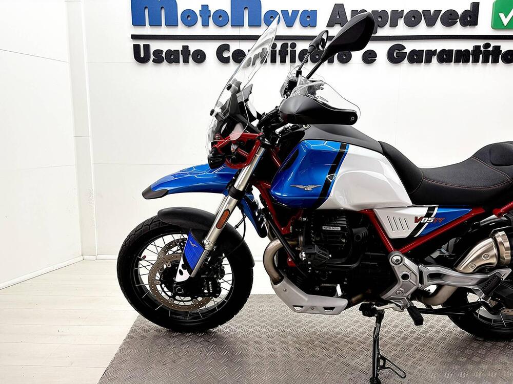 Moto Guzzi V85 TT Evocative Graphics (2021 - 23) (14)