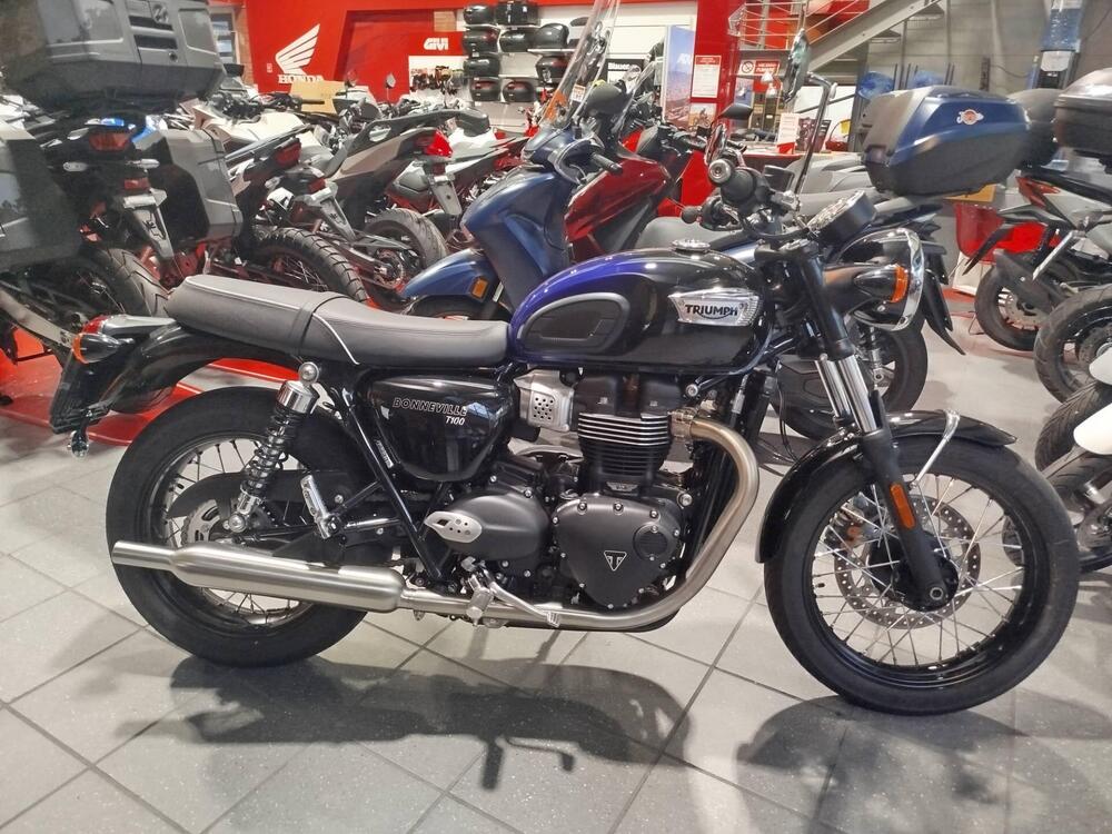 Triumph Bonneville T100 Stealth Edition (2024) (2)