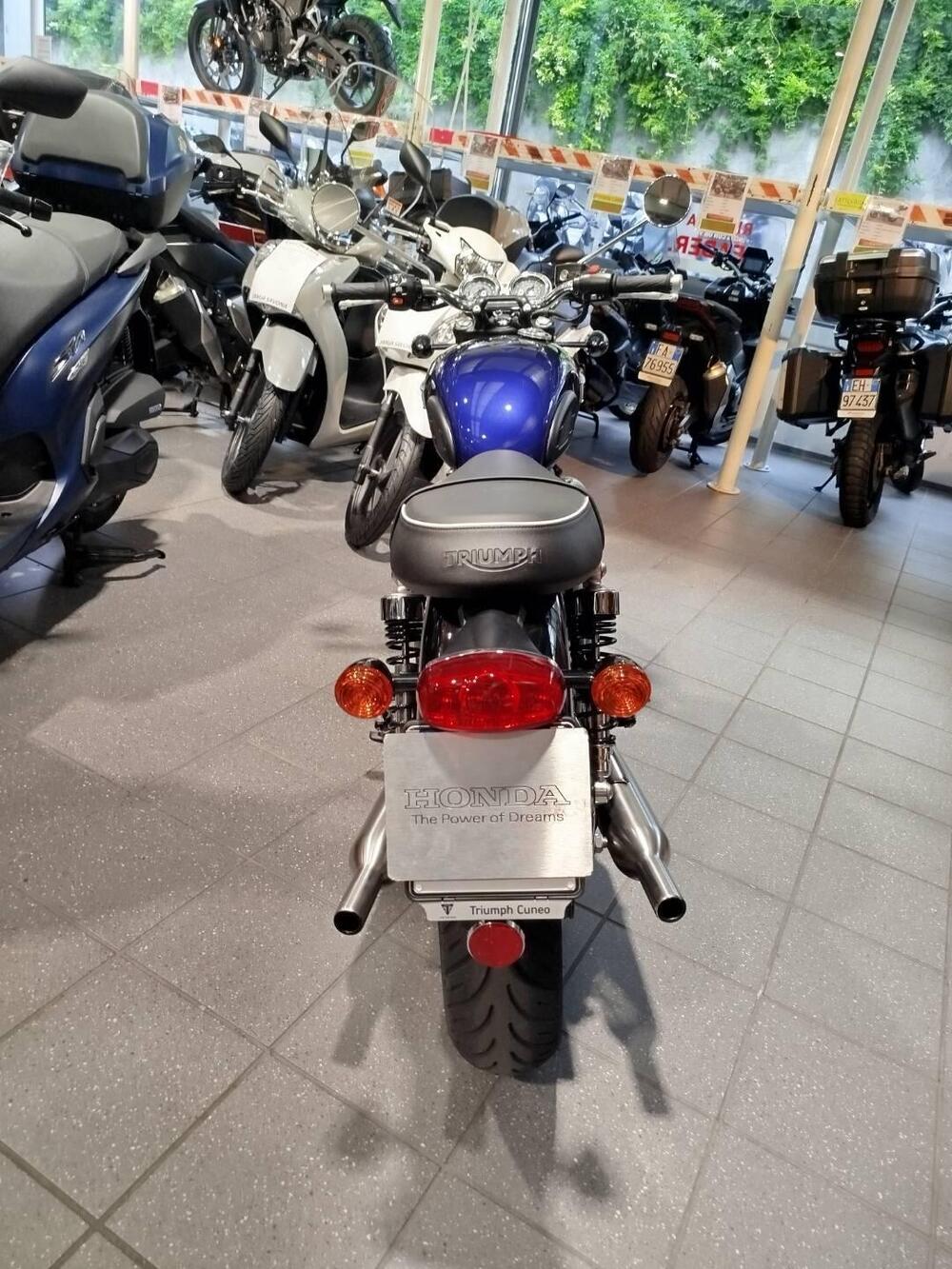 Triumph Bonneville T100 Stealth Edition (2024) (4)