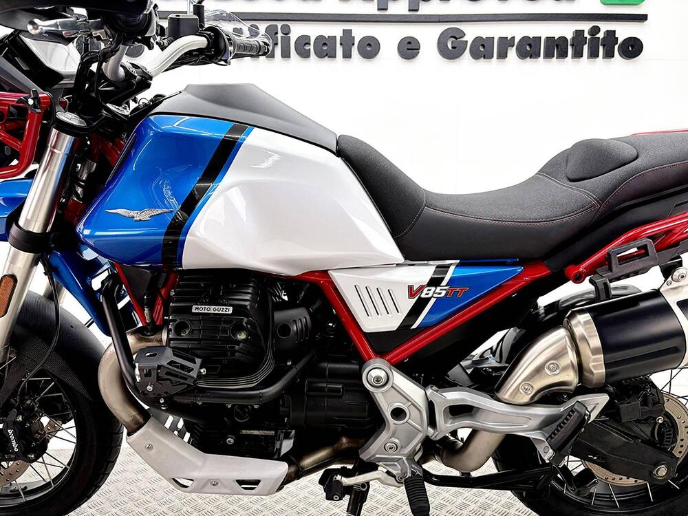 Moto Guzzi V85 TT Evocative Graphics (2021 - 23) (15)