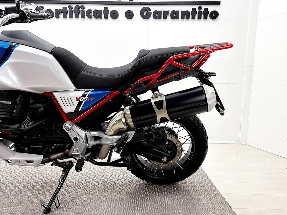 Moto Guzzi V85 TT Evocative Graphics (2021 - 23) (16)