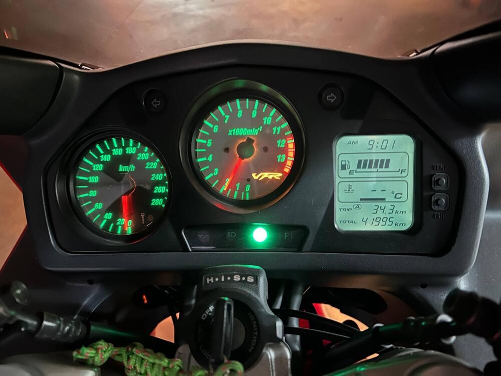 Honda VFR 800 (1998 - 01) (5)