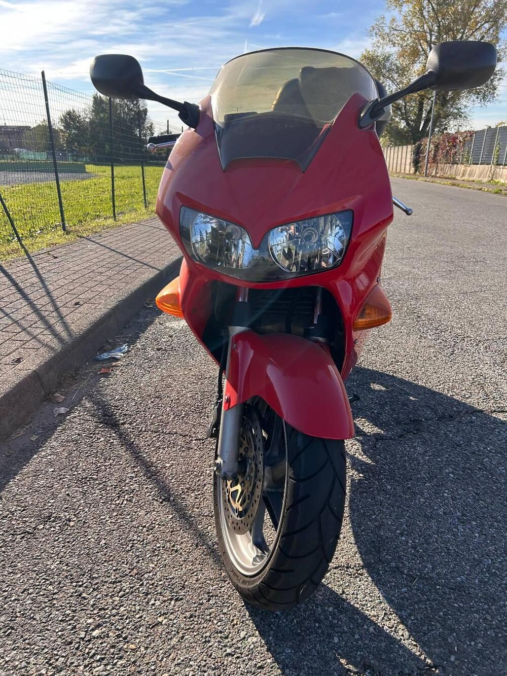 Honda VFR 800 (1998 - 01) (3)