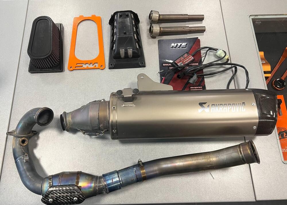 SCARICO COMPLETO Akrapovic