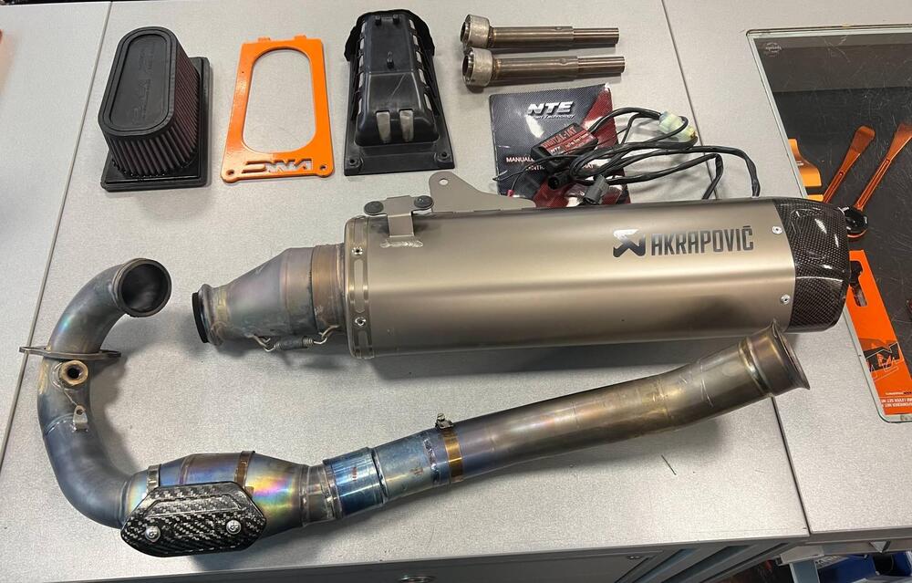 SCARICO COMPLETO Akrapovic (2)