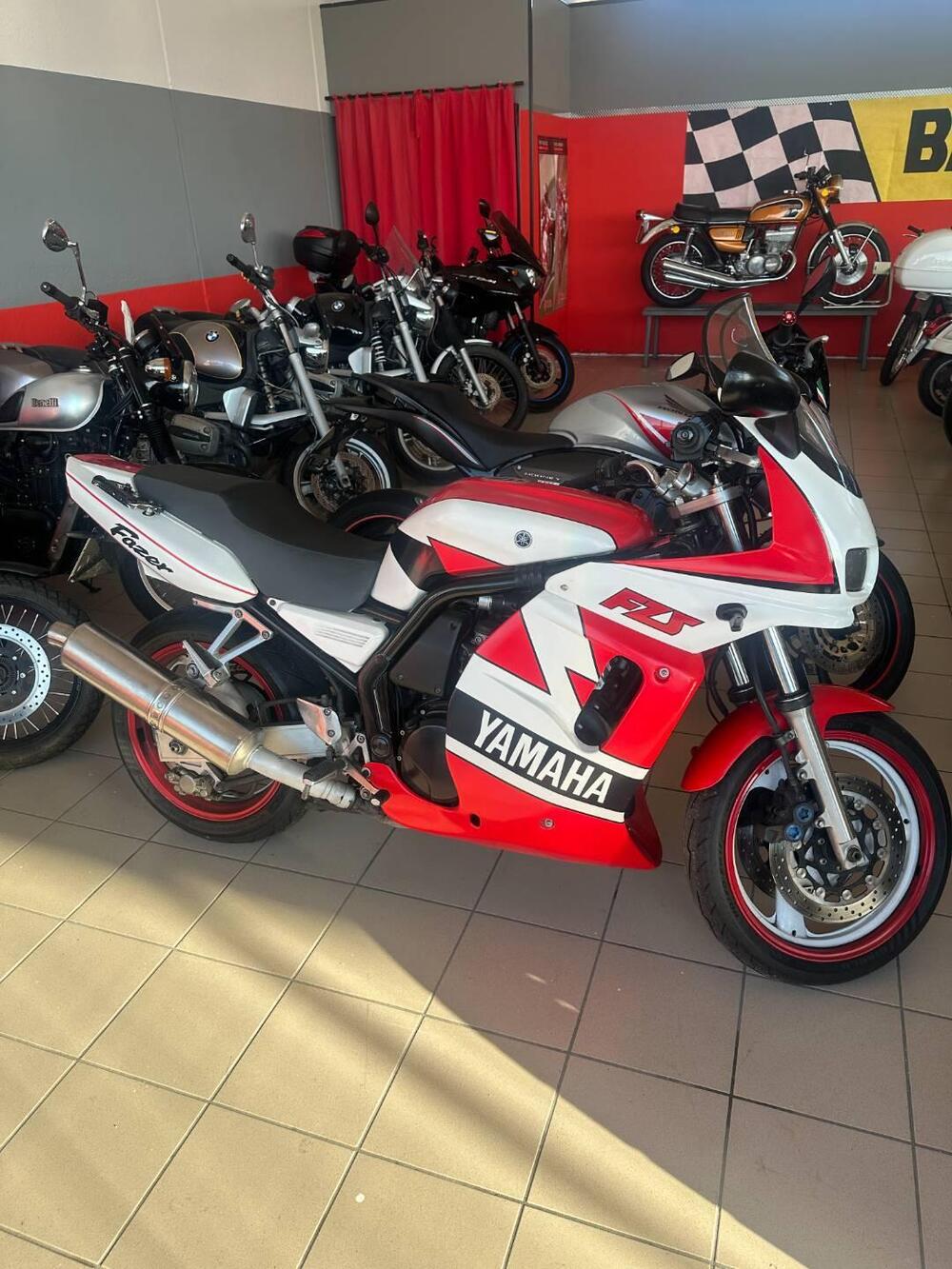 Yamaha FZS 600 Fazer (1998 - 01) (2)