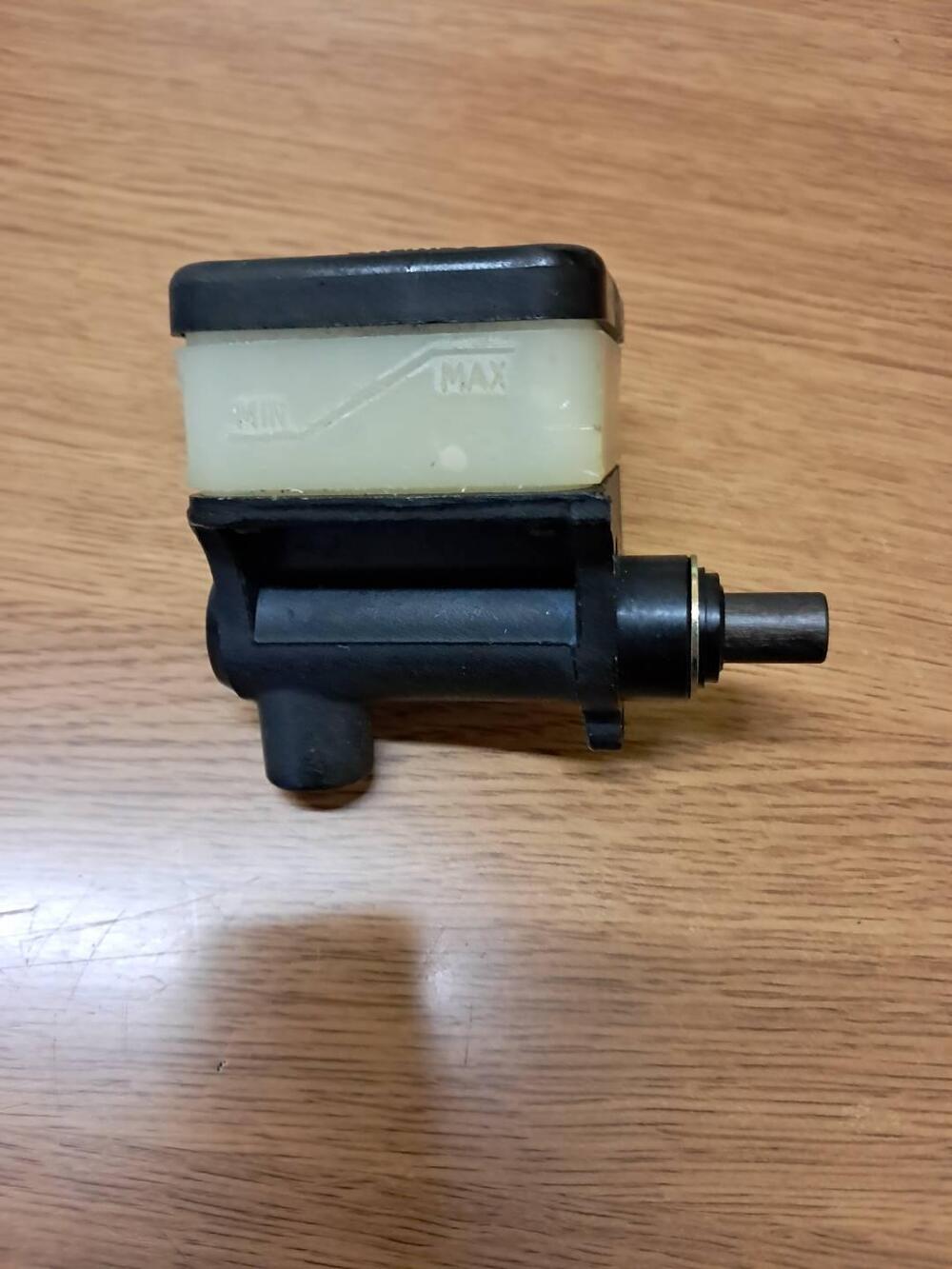 POMPA FRENO ANT. T5 CIVILE/V35III/LEMANS 1000/SPII Brembo (2)