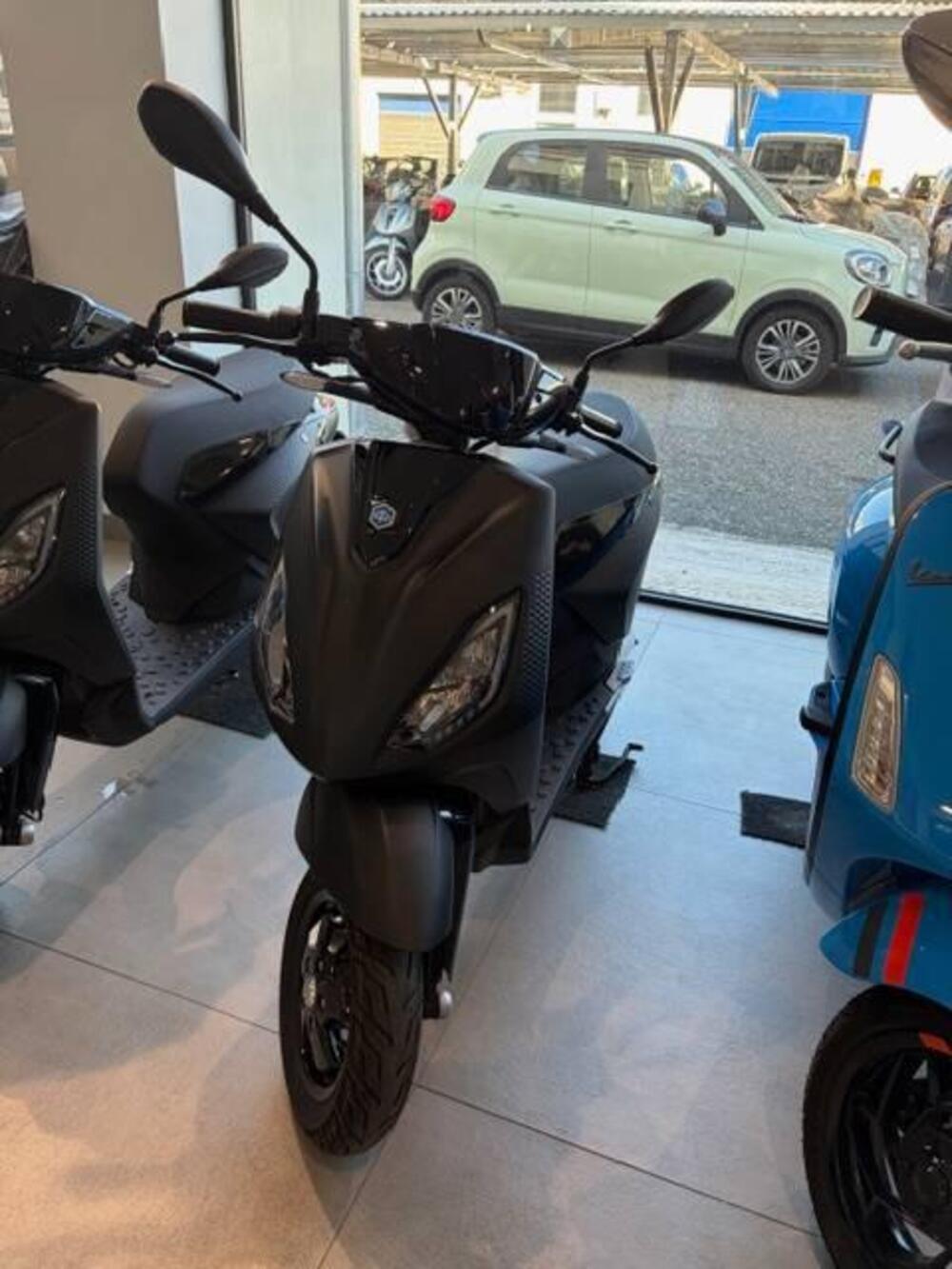 Piaggio 1 Active (2022 - 26) (2)