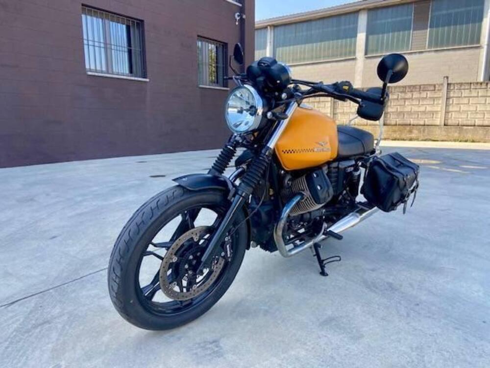 Moto Guzzi V7 II Stone (2015 - 17) (2)