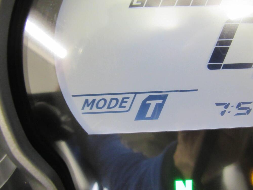 Yamaha FJR 1300 AE (2016 - 20) (17)