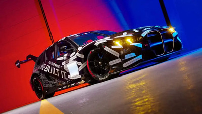 BMW M3 Touring da corsa: la station wagon debutta al 24 Ore del N&uuml;rburgring
