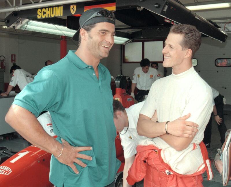 Alberto Tomba e Michael Schumacher durante le libere ad Imola nel 1996