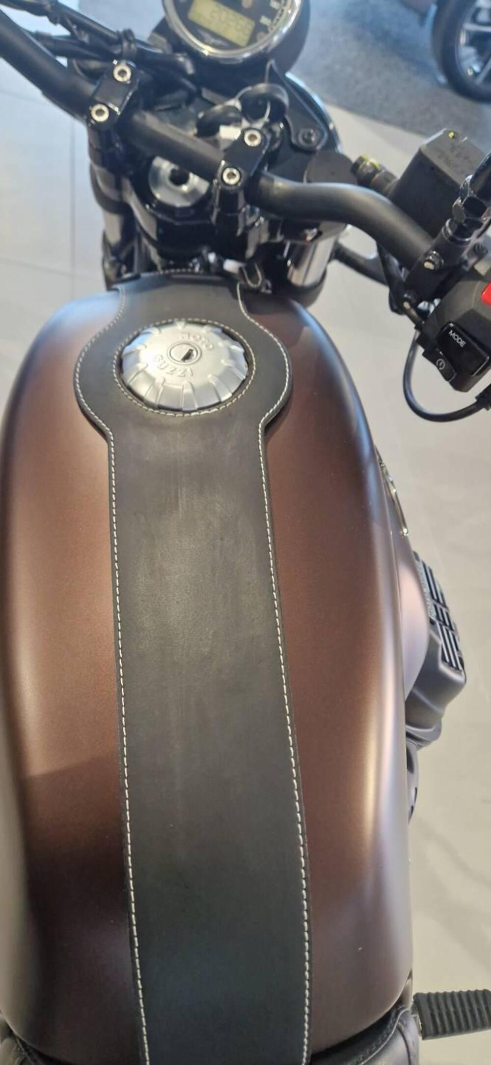 Moto Guzzi V7 III Stone Night Pack (2019 - 20) (9)