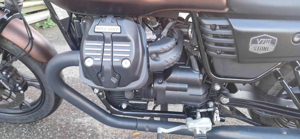 Moto Guzzi V7 III Stone Night Pack (2019 - 20) (6)