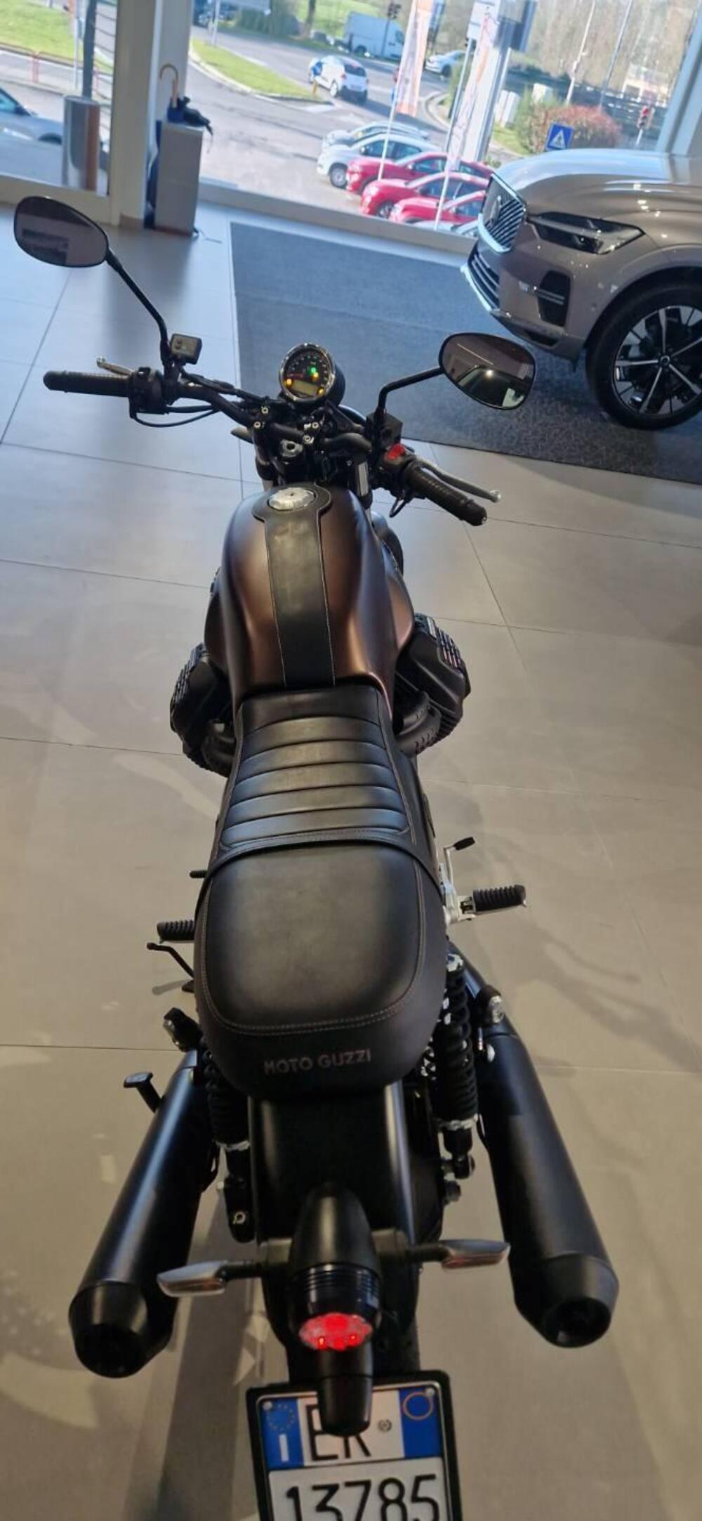 Moto Guzzi V7 III Stone Night Pack (2019 - 20) (7)