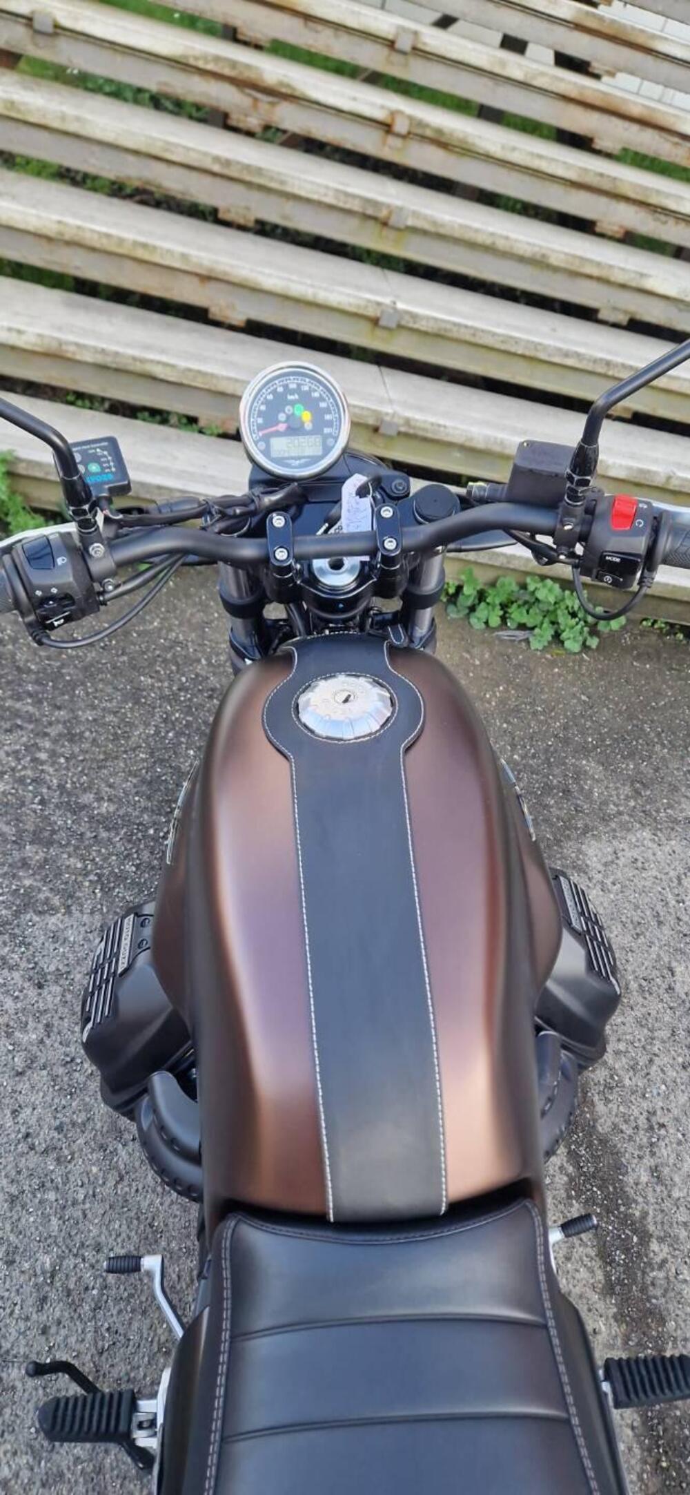 Moto Guzzi V7 III Stone Night Pack (2019 - 20) (8)