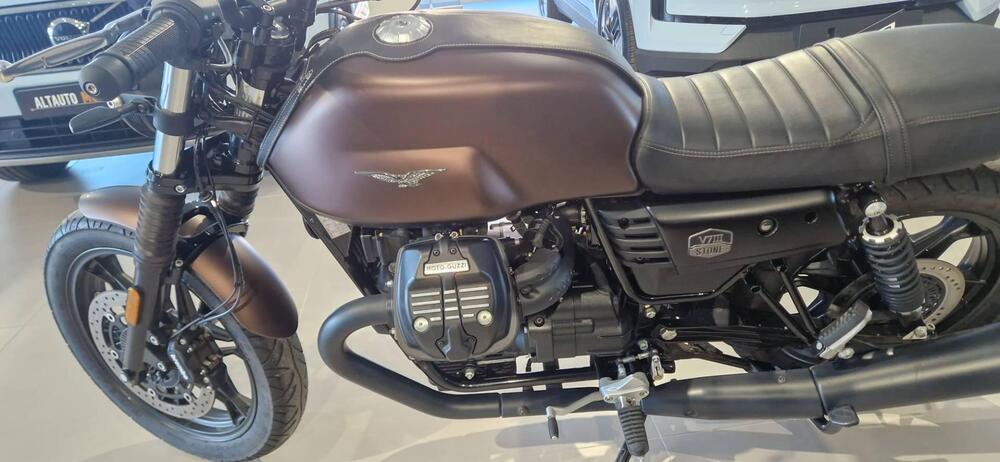 Moto Guzzi V7 III Stone Night Pack (2019 - 20) (10)