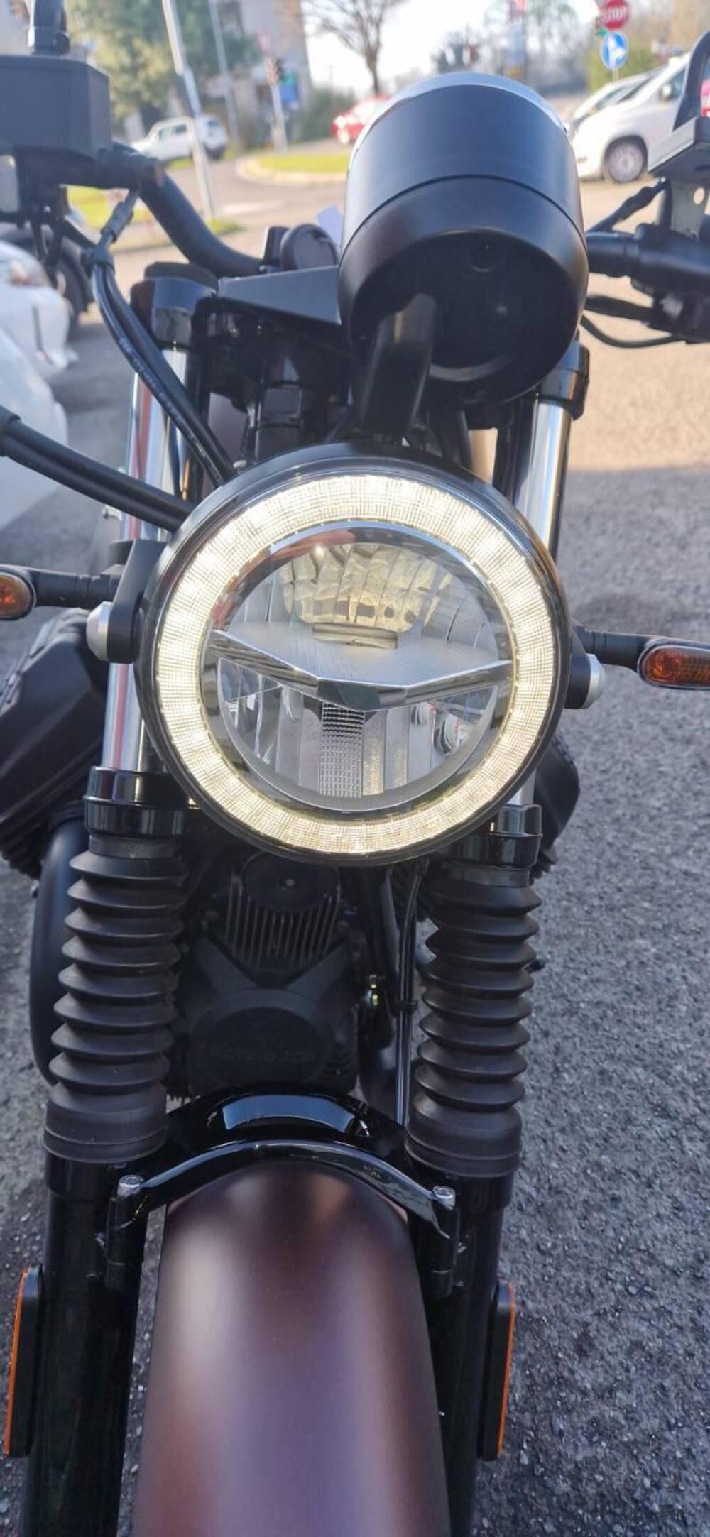 Moto Guzzi V7 III Stone Night Pack (2019 - 20) (5)