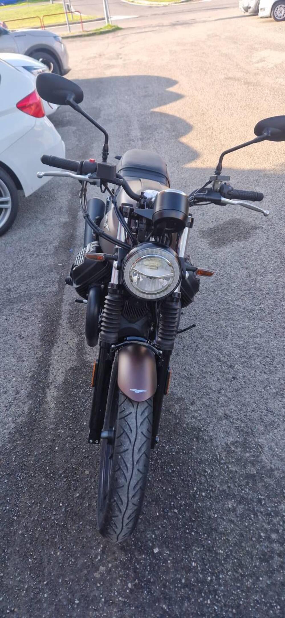 Moto Guzzi V7 III Stone Night Pack (2019 - 20) (11)