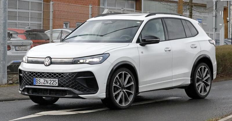 Nuova Volkswagen Tiguan R: oltre 300 CV e una scelta sorprendente sotto il cofano