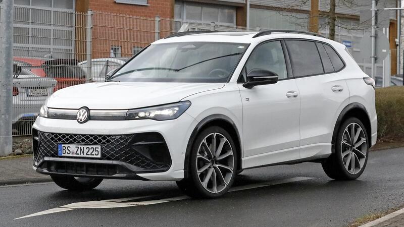 Nuova Volkswagen Tiguan R: oltre 300 CV e una scelta sorprendente sotto il cofano