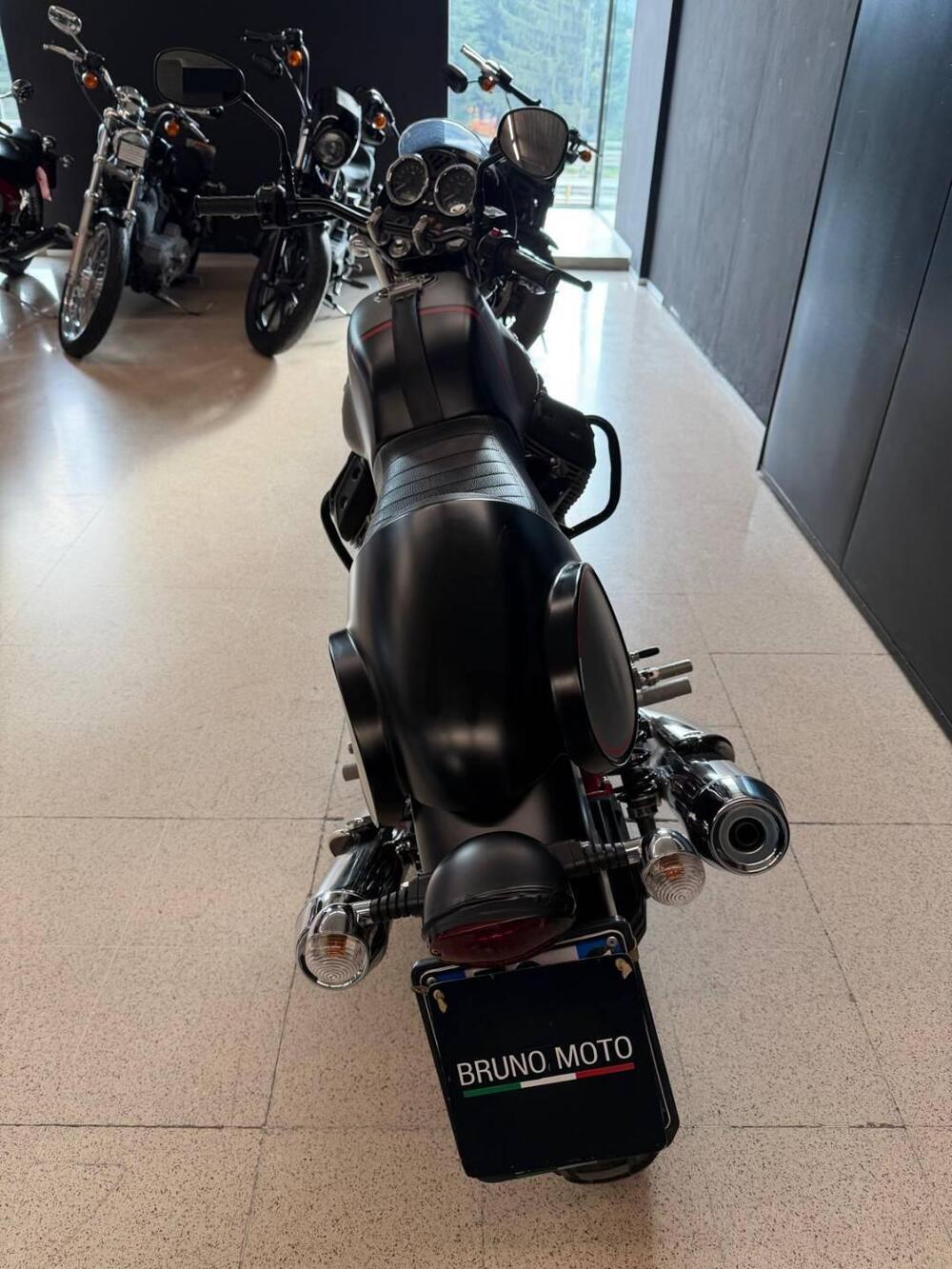 Moto Guzzi V7 II Racer (2015 - 17) (3)