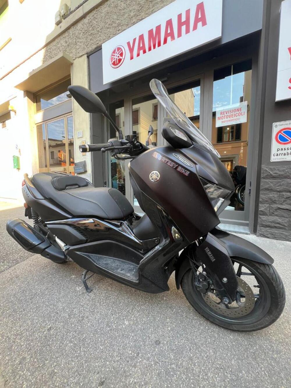 Yamaha X-Max 300 Tech Max (2025 - 26) (4)