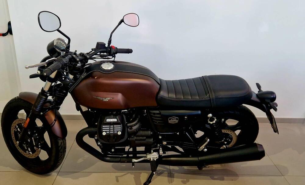 Moto Guzzi V7 III Stone Night Pack (2019 - 20)