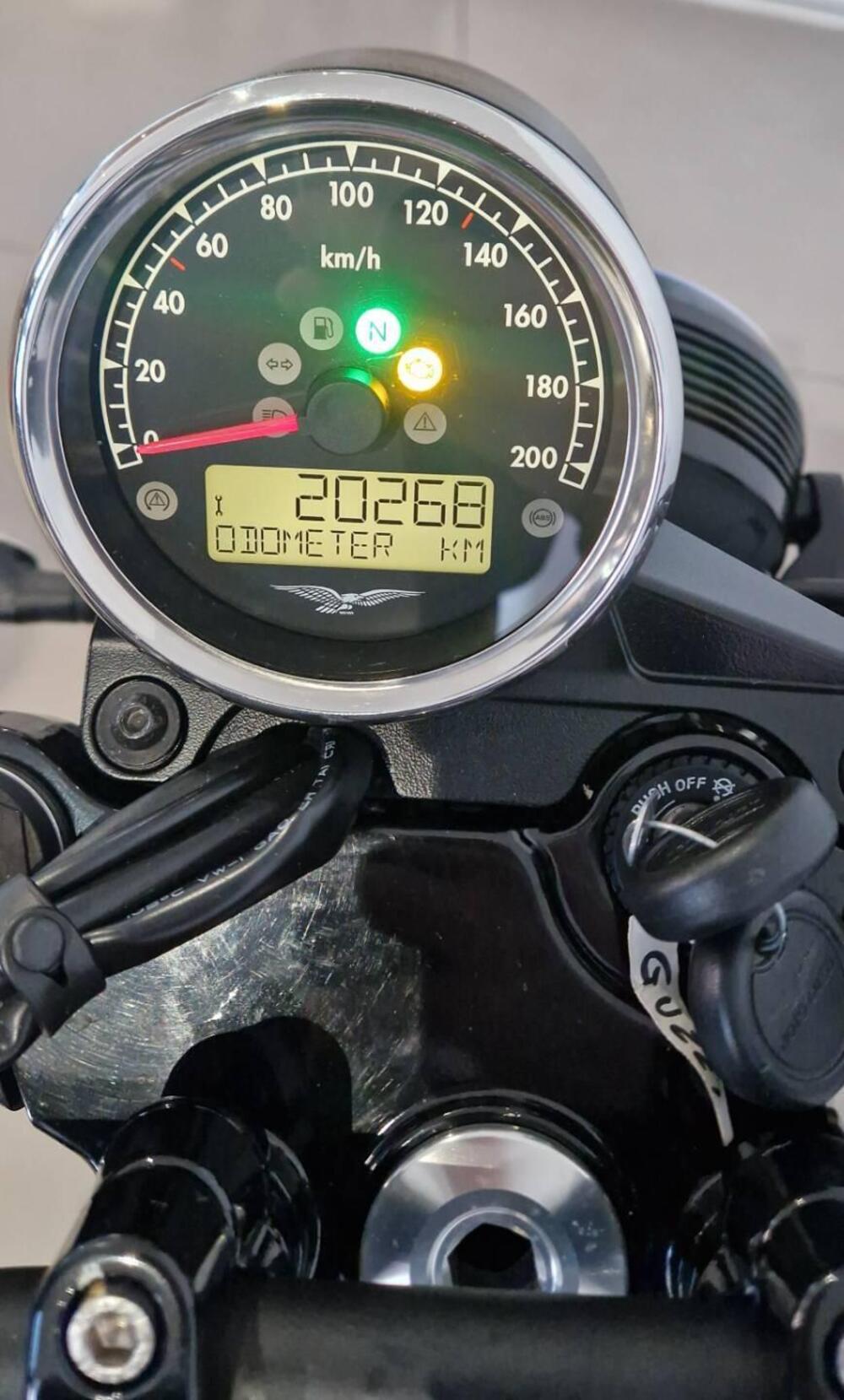 Moto Guzzi V7 III Stone Night Pack (2019 - 20) (4)