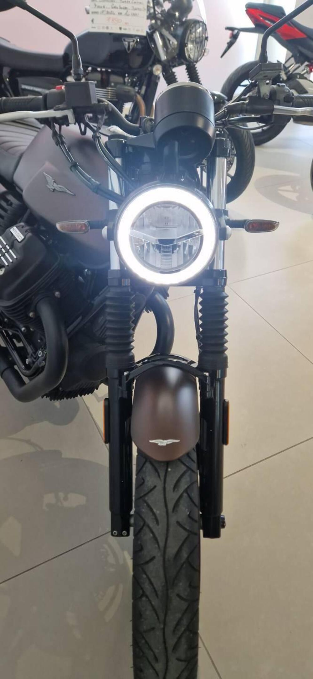 Moto Guzzi V7 III Stone Night Pack (2019 - 20) (12)