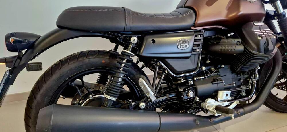 Moto Guzzi V7 III Stone Night Pack (2019 - 20) (13)