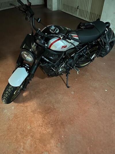 Yamaha XSR 700 XTribute (2022 - 24) usata