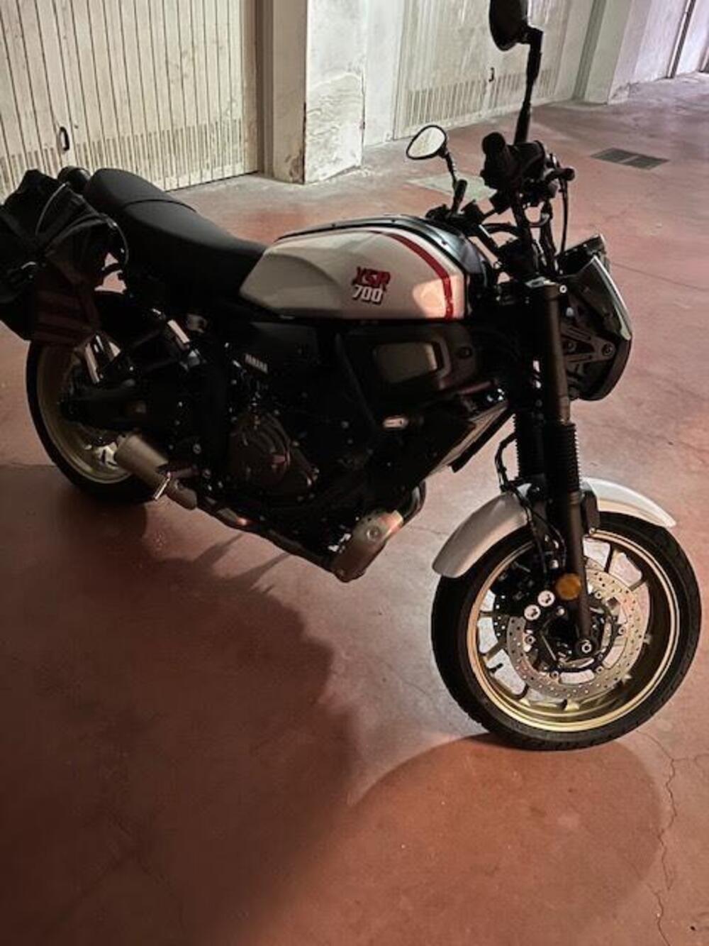 Yamaha XSR 700 XTribute (2022 - 24) (2)