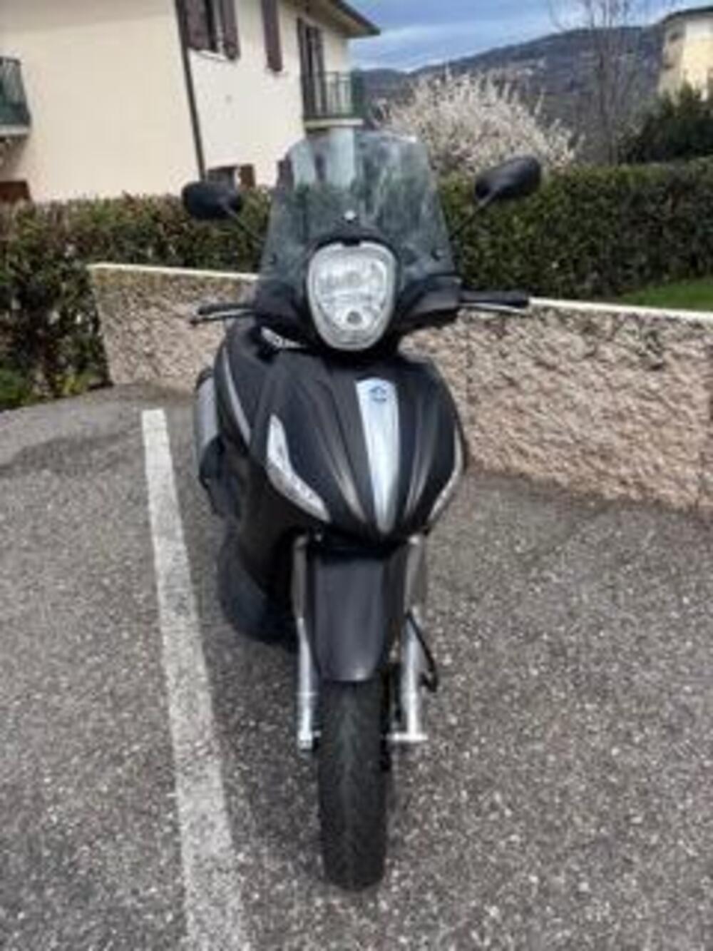 Piaggio Beverly 350 SportTouring ie ABS (2011 - 17) (4)
