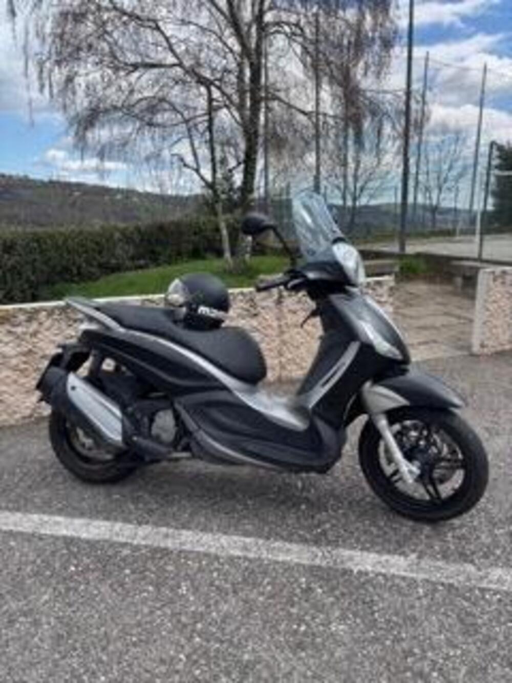 Piaggio Beverly 350 SportTouring ie ABS (2011 - 17)