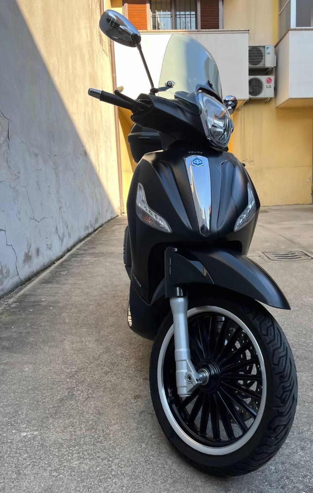 Piaggio Beverly 300 i.e. Police ABS-ASR (2017 - 20) (8)