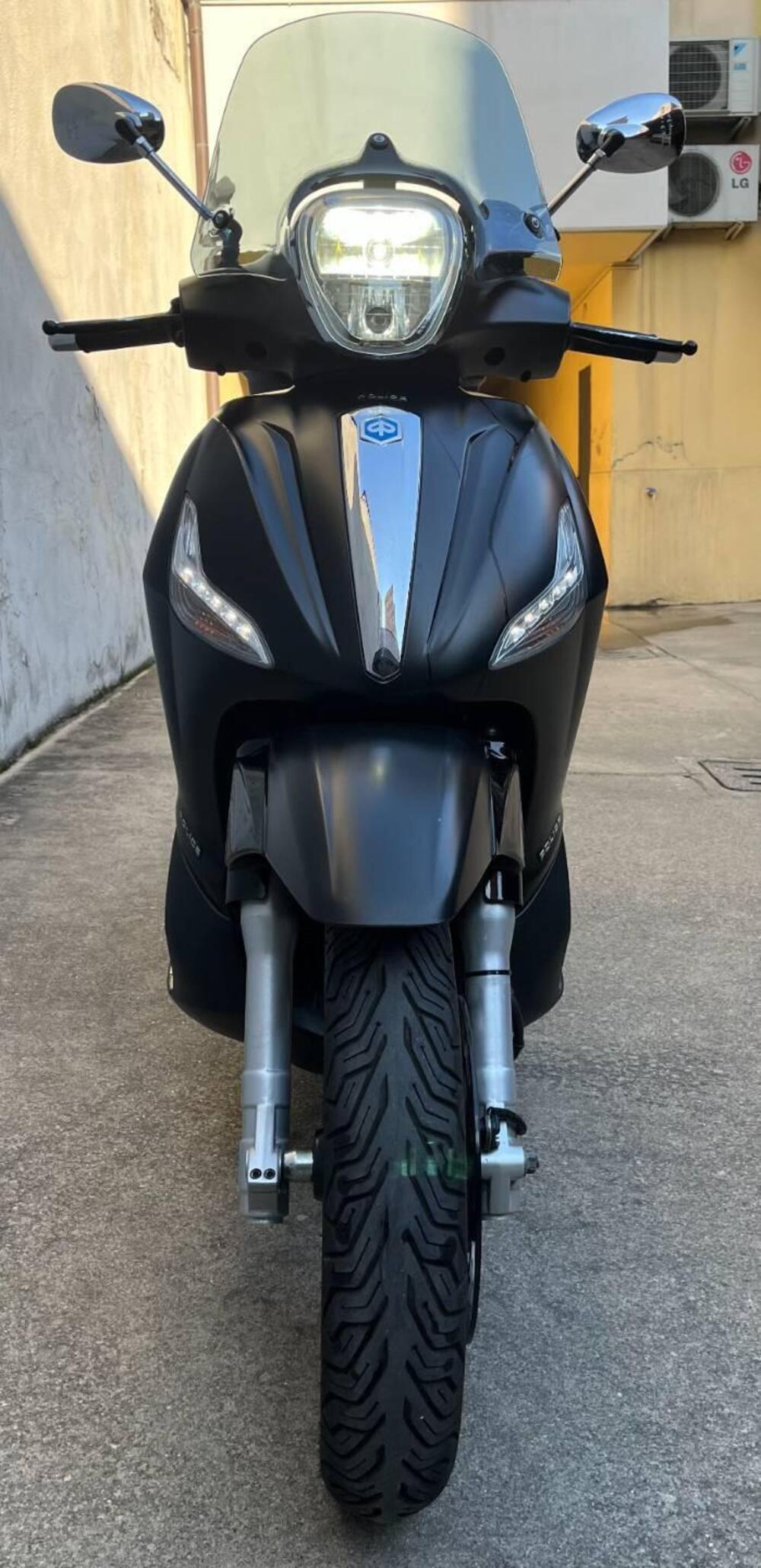 Piaggio Beverly 300 i.e. Police ABS-ASR (2017 - 20) (10)