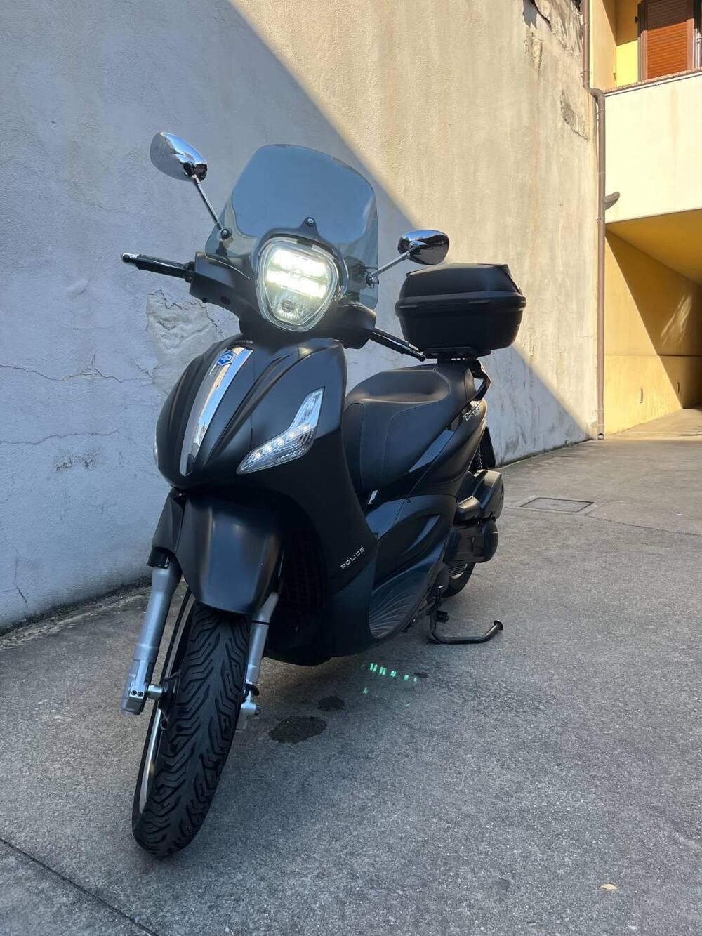 Piaggio Beverly 300 i.e. Police ABS-ASR (2017 - 20) (11)