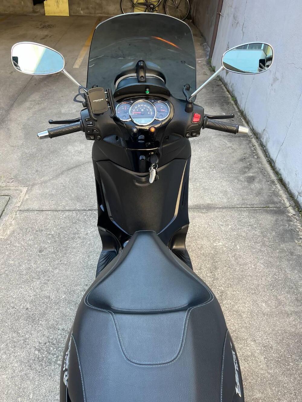 Piaggio Beverly 300 i.e. Police ABS-ASR (2017 - 20) (12)