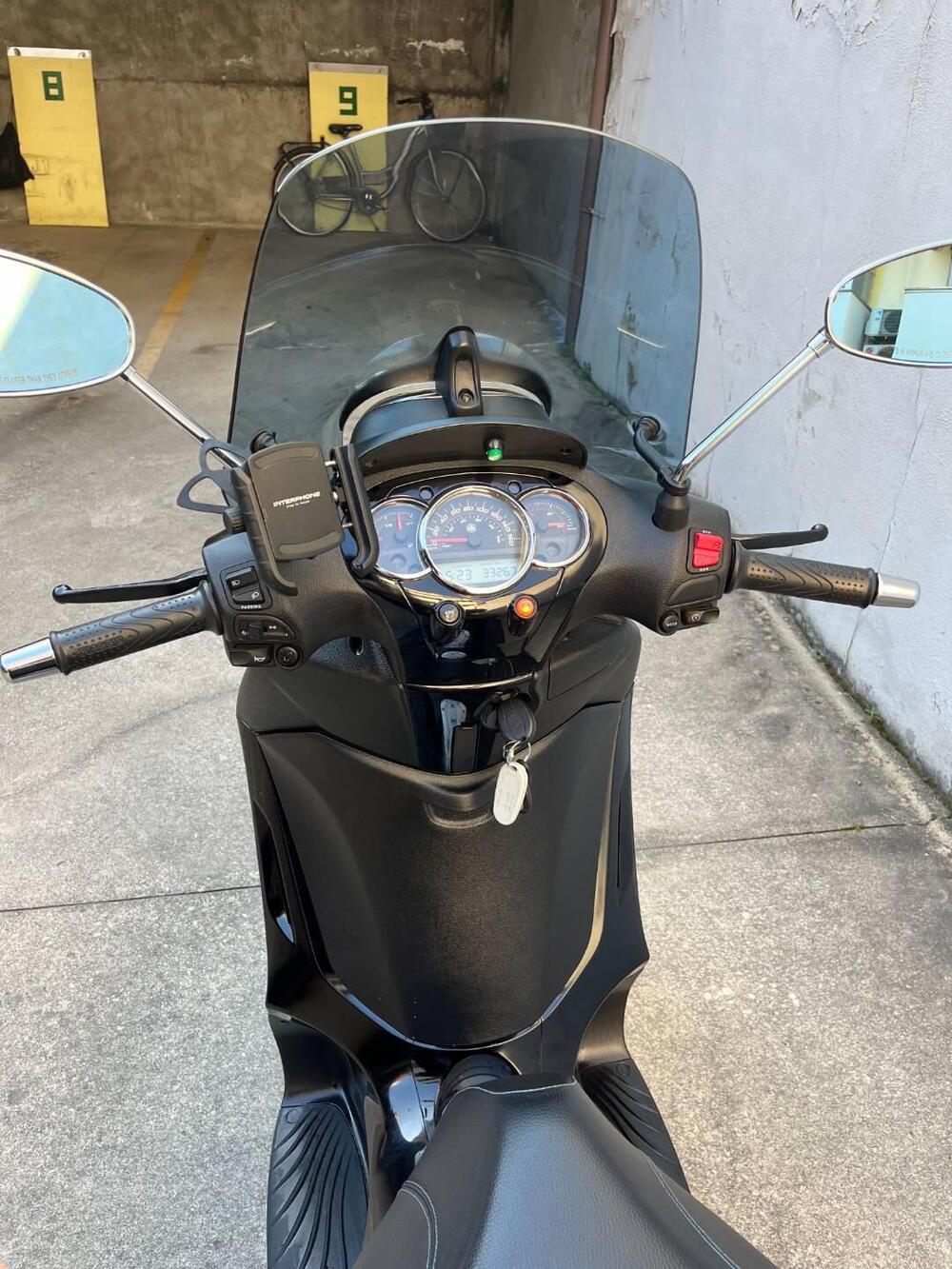 Piaggio Beverly 300 i.e. Police ABS-ASR (2017 - 20) (13)