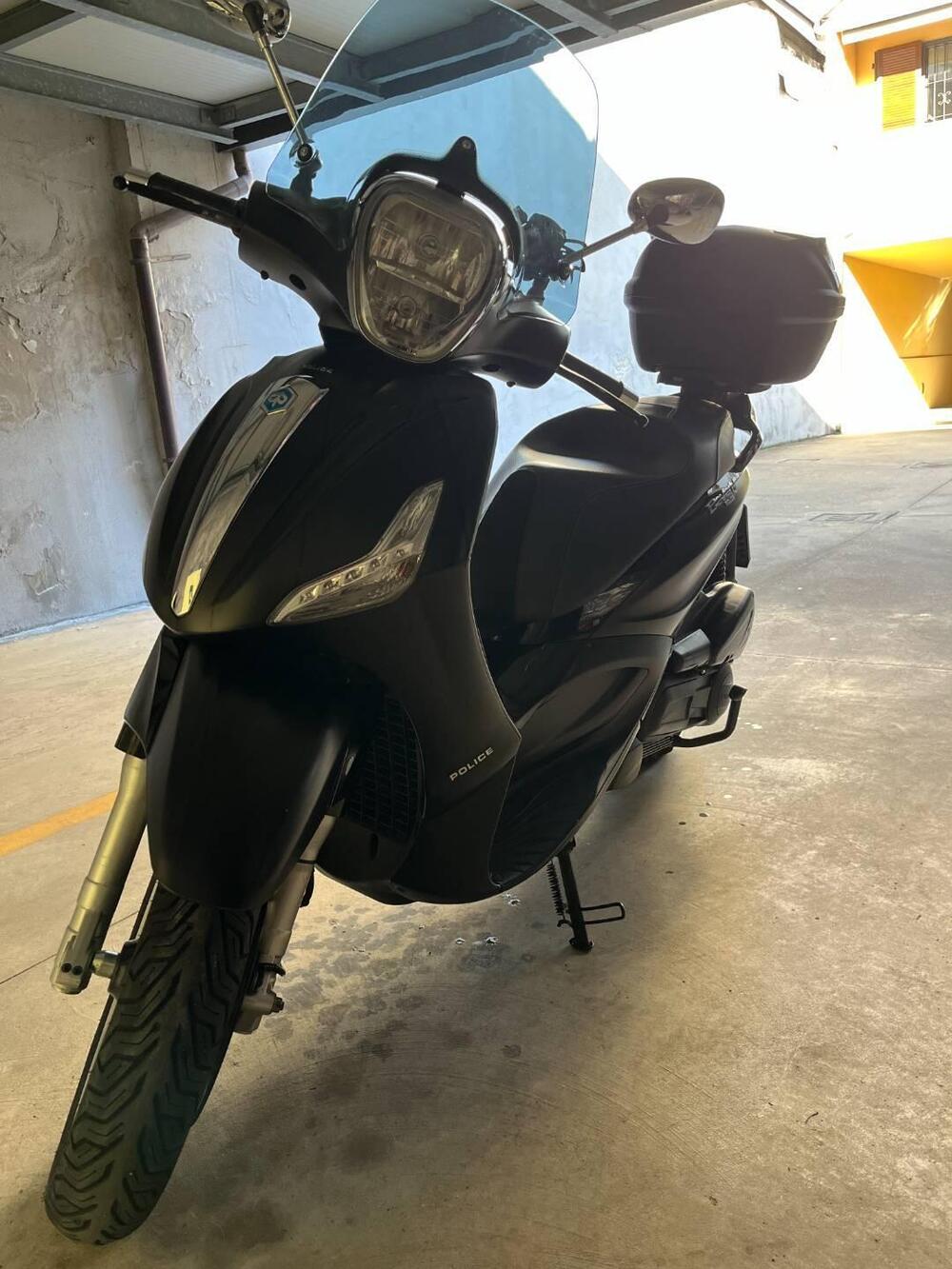 Piaggio Beverly 300 i.e. Police ABS-ASR (2017 - 20) (14)