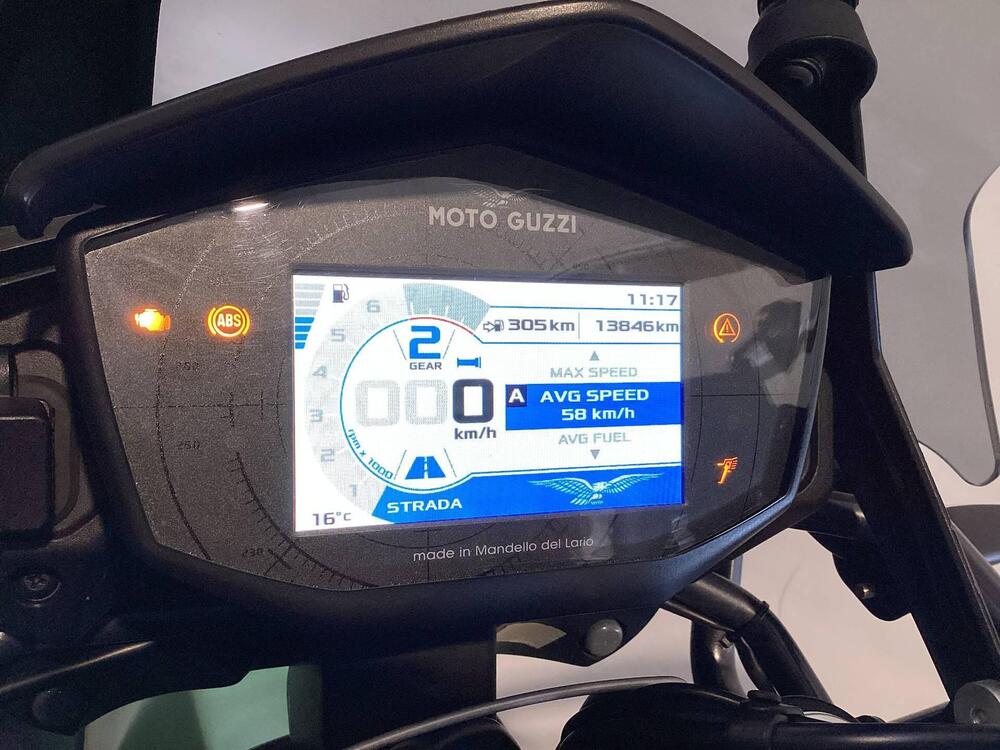 Moto Guzzi V85 TT Centenario (2021 - 22) (5)