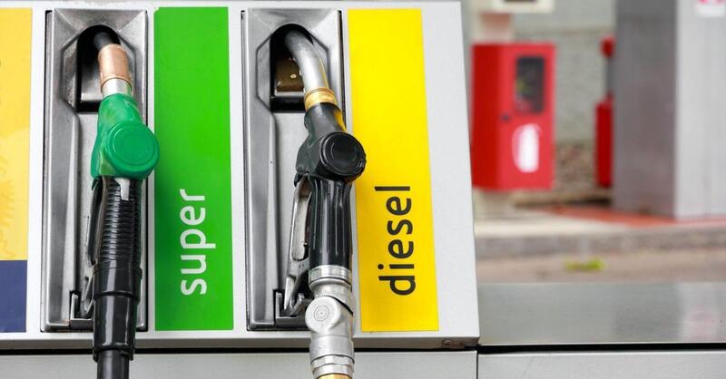 Petrolio oltre i 100 dollari: rincari in arrivo su benzina e diesel