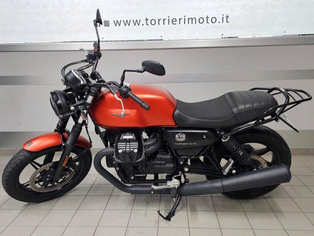 Moto Guzzi V7 Stone (2021 - 24) (4)