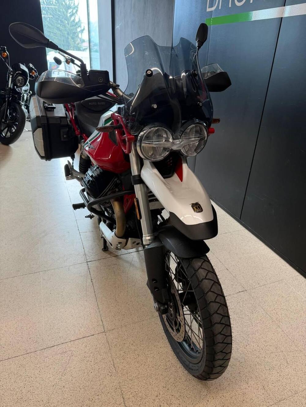 Moto Guzzi V85 TT Evocative Graphics (2019 - 20) (2)